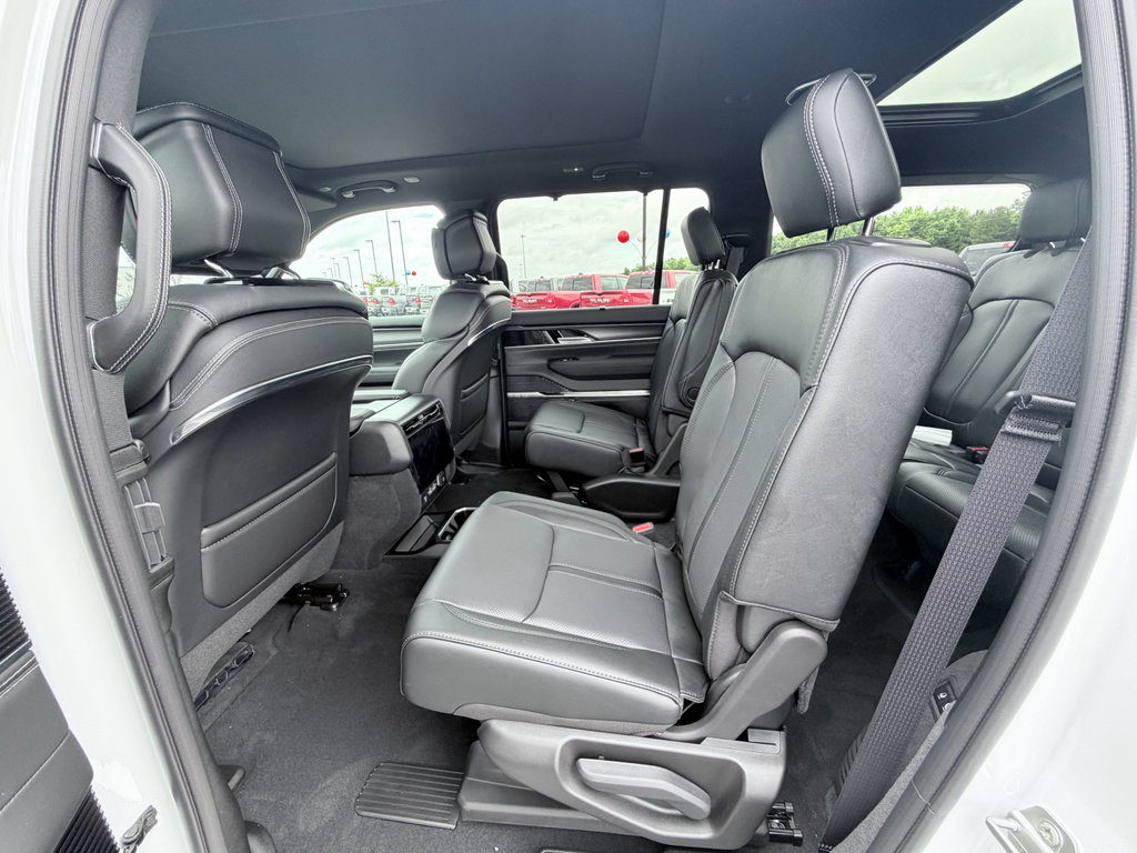 New 2026 Jeep Grand Wagoneer Summit AWD/4WD image 30