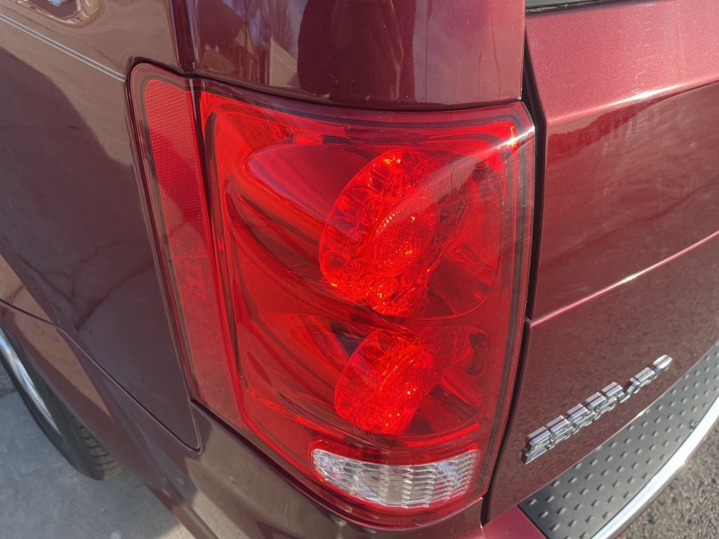 Used 2018 Dodge Grand Caravan SE image 42