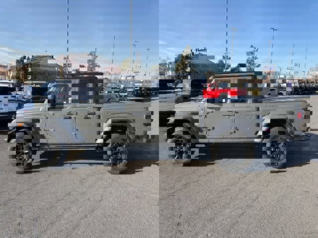 Used 2022 Jeep Gladiator Sport image 7