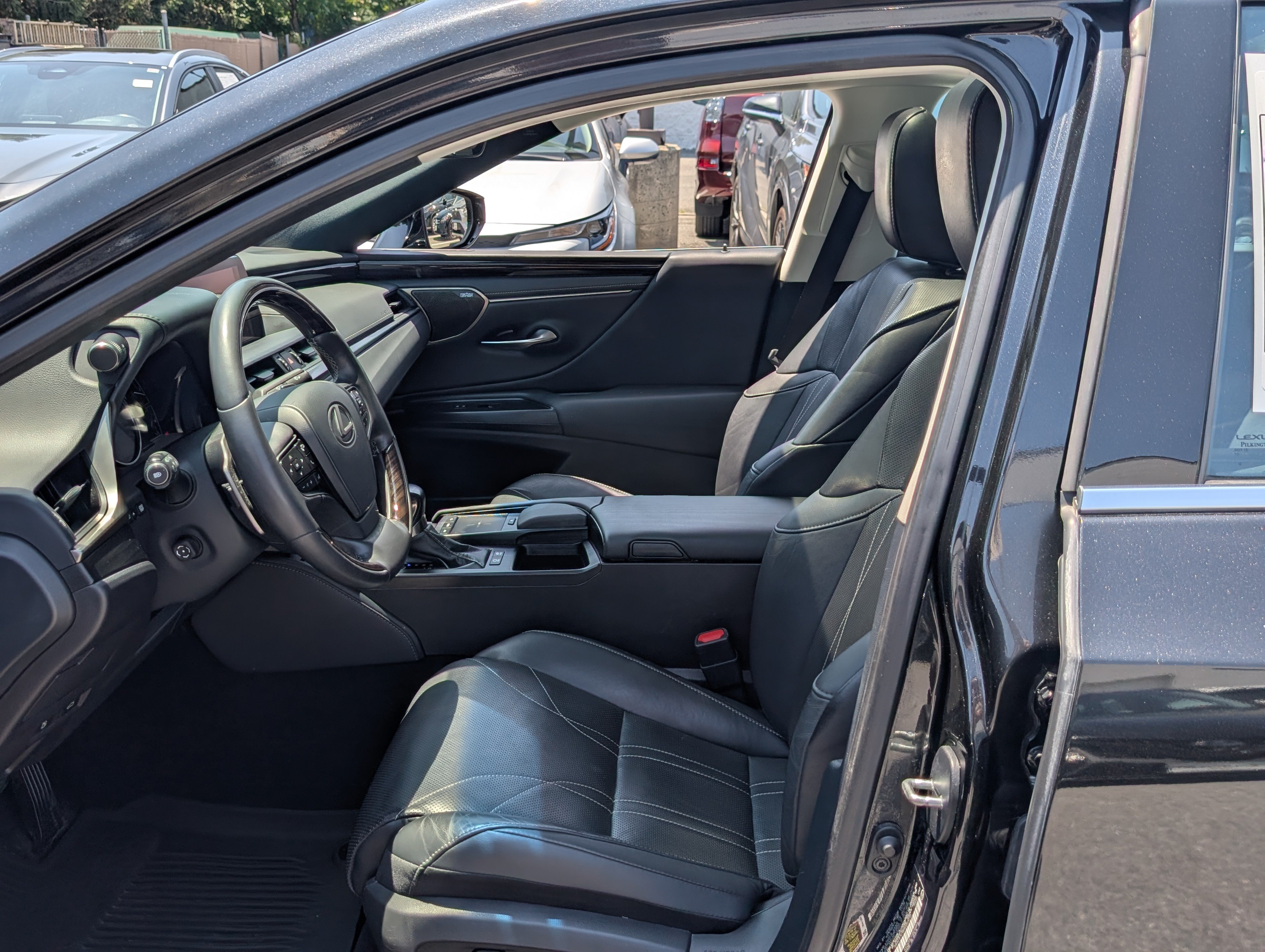 Certified 2021 Lexus ES 300h w/ Accessory Package FWD image 16