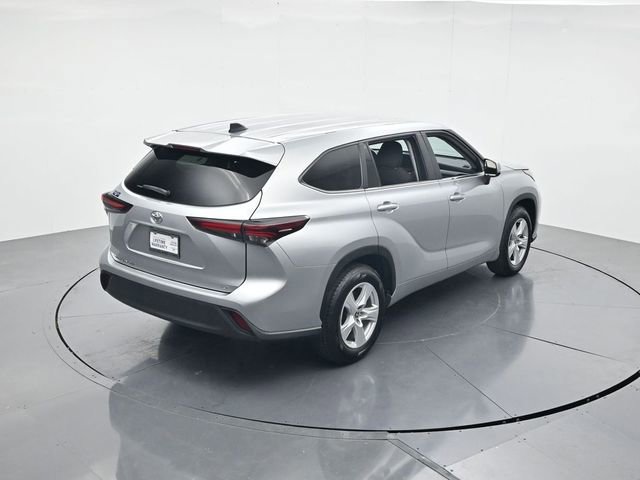 Used 2024 Toyota Highlander LE FWD image 40