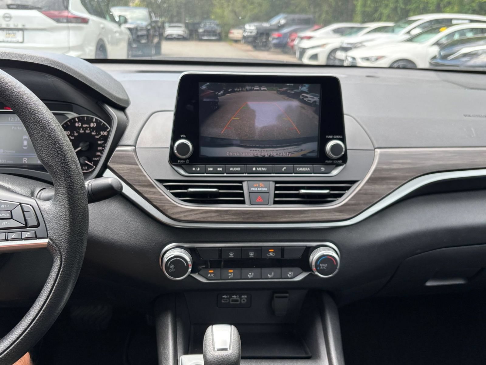 Used 2025 Nissan Altima 2.5 SV FWD image 14