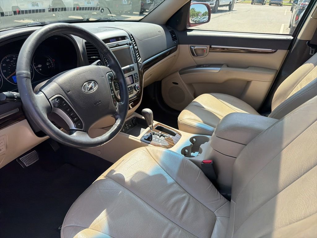 Used 2011 Hyundai Santa Fe Limited w/ Navigation Pkg 4 FWD image 4