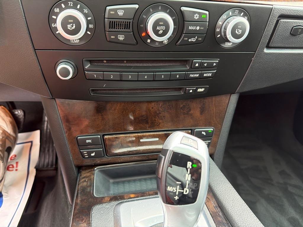 Used 2008 BMW 550i Sedan w/ Cold Weather Pkg RWD image 17
