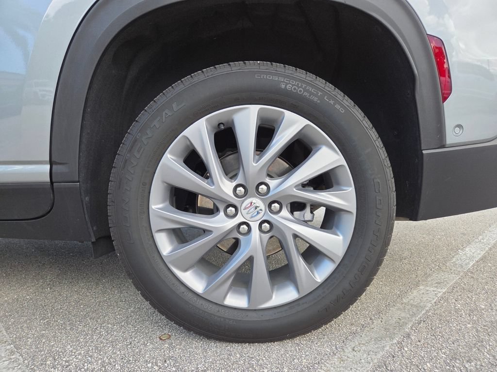 Used 2025 Buick Enclave Preferred w/ Super Cruise Package FWD image 22
