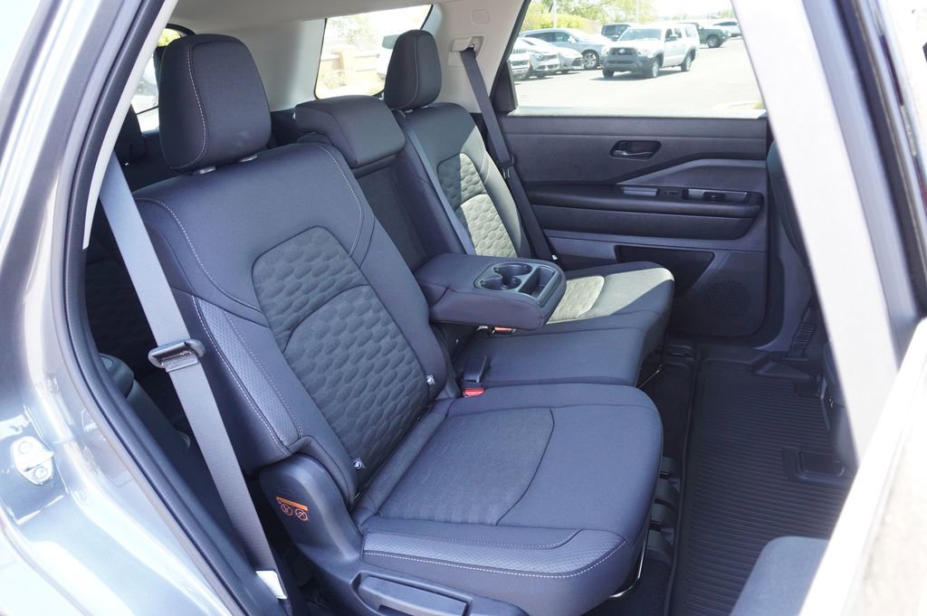 New 2025 Nissan Pathfinder SV image 9