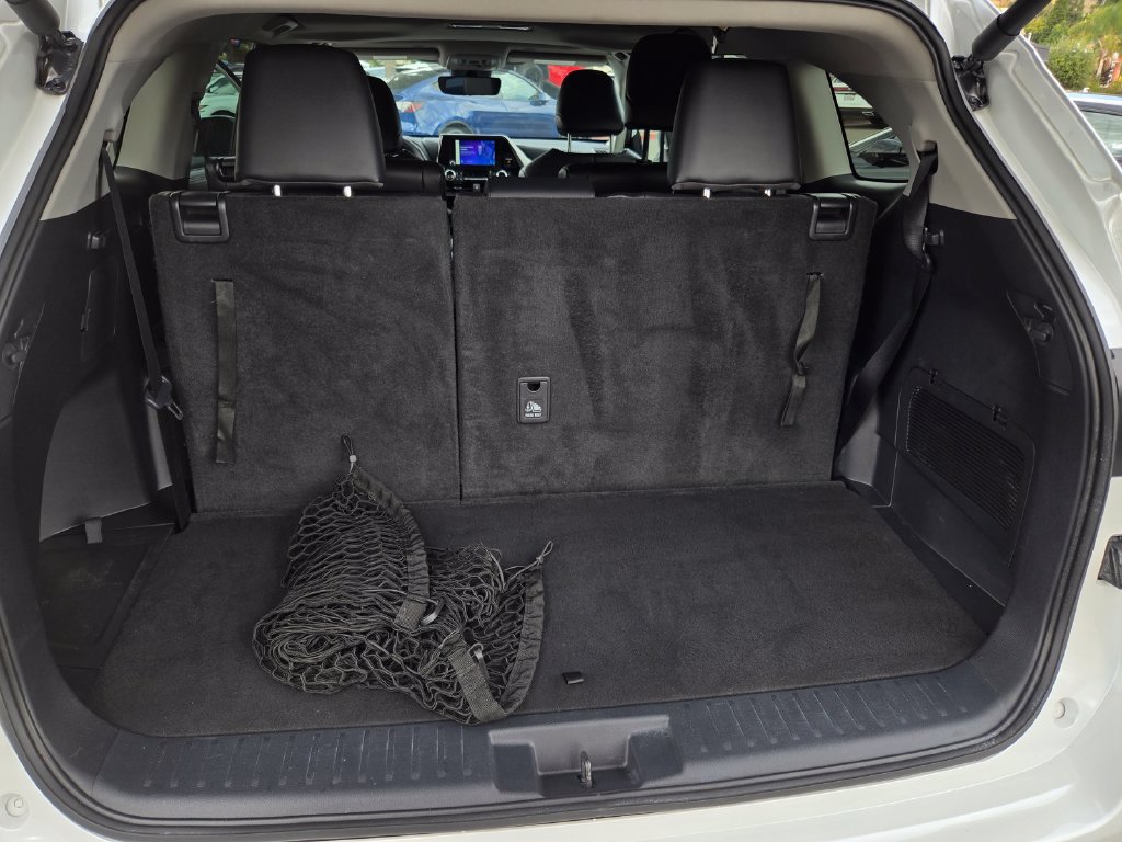 Used 2024 Toyota Highlander XLE AWD/4WD image 32