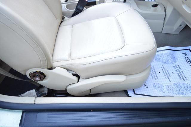 Used 2008 Volkswagen Beetle S image 26