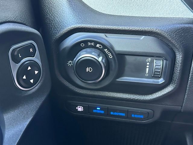 Used 2024 Jeep Wrangler Unlimited image 18