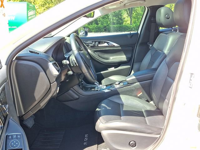 Used 2018 INFINITI QX30 Premium w/ Navigation Package FWD image 10