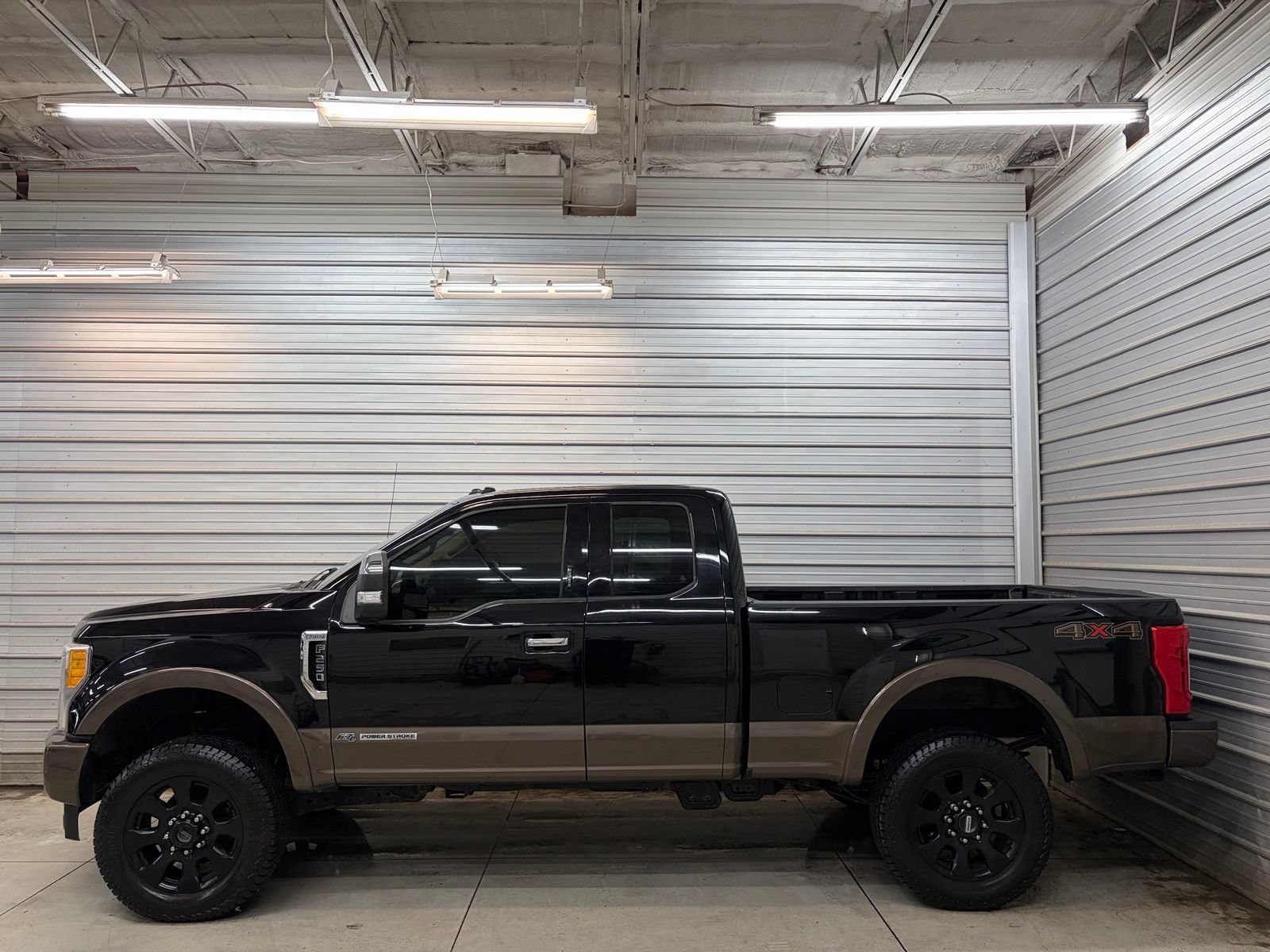 Used 2017 Ford F250 Lariat w/ Chrome Package AWD/4WD image 10