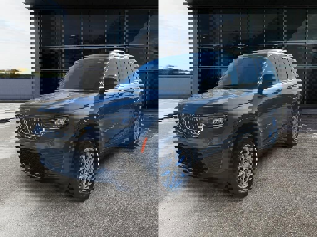 New 2025 Jeep Grand Cherokee Laredo X w/ Luxury Tech Group I image 3