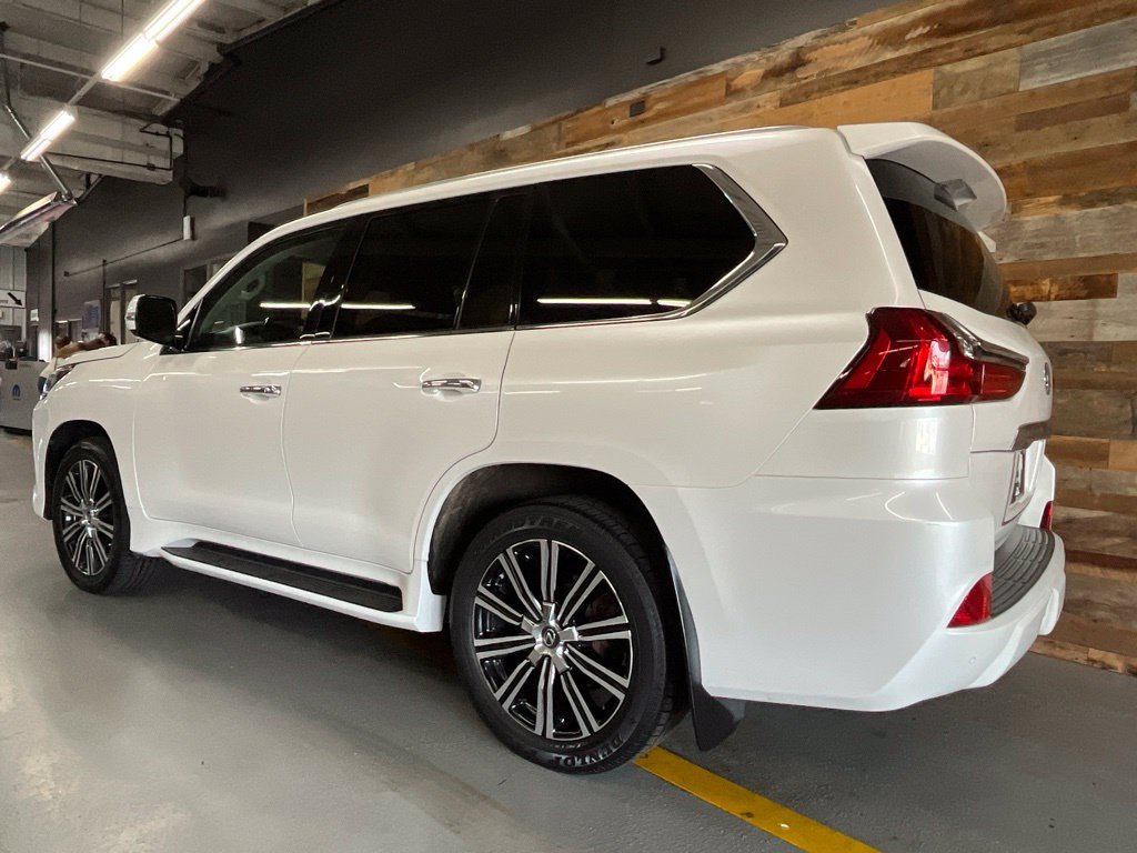 Used 2019 Lexus LX 570 4WD w/ Luxury Package image 16