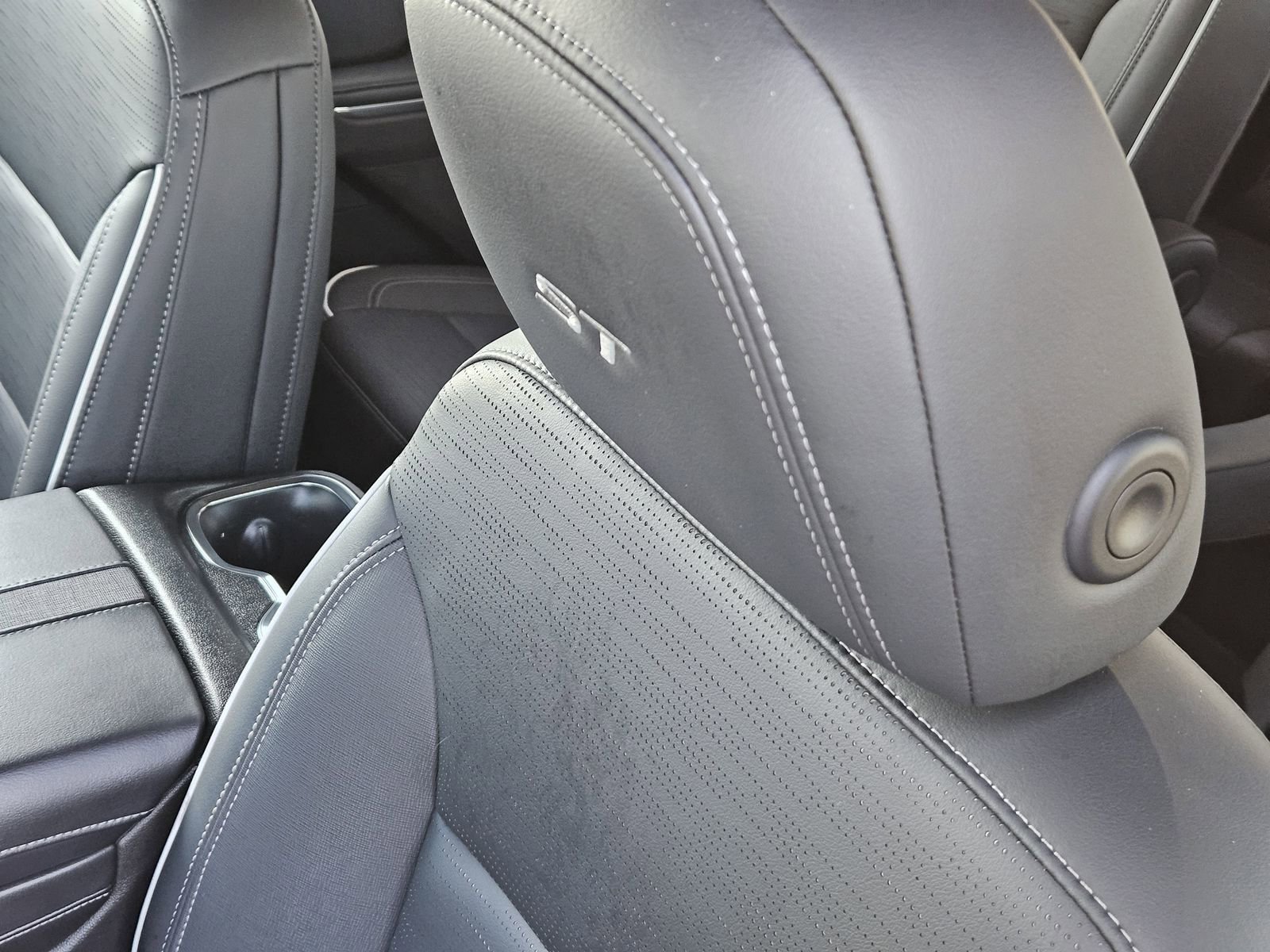 Used 2025 Buick Enclave Sport Touring image 34