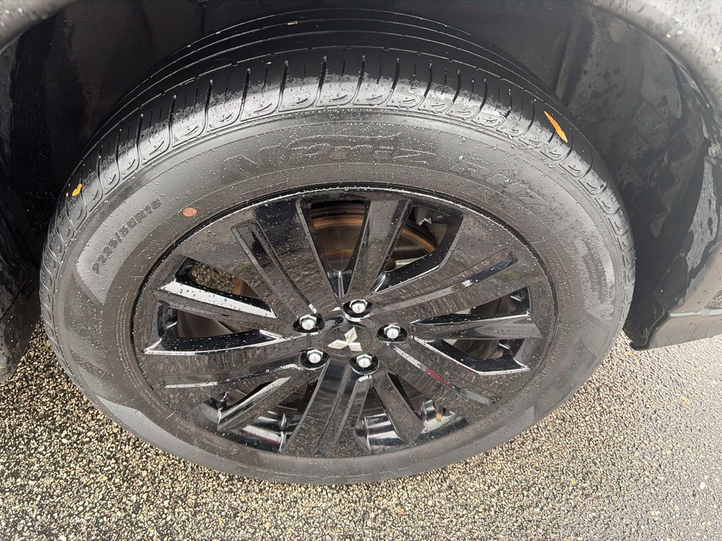 Used 2025 Mitsubishi Outlander Sport LE AWD/4WD image 32