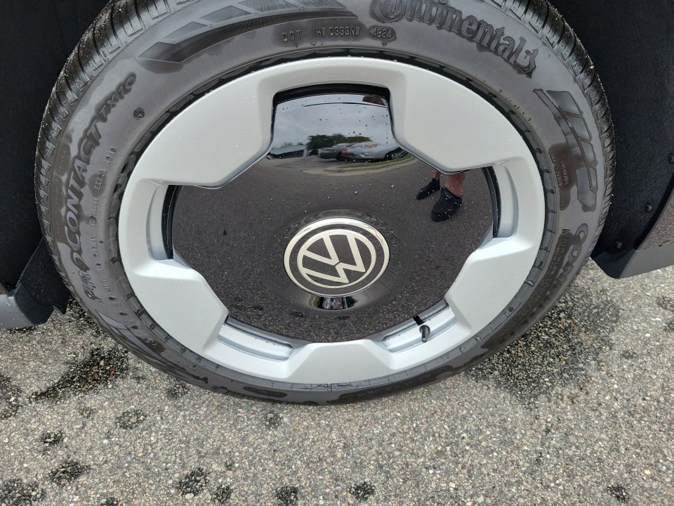 New 2025 Volkswagen ID. Buzz Pro S RWD image 25