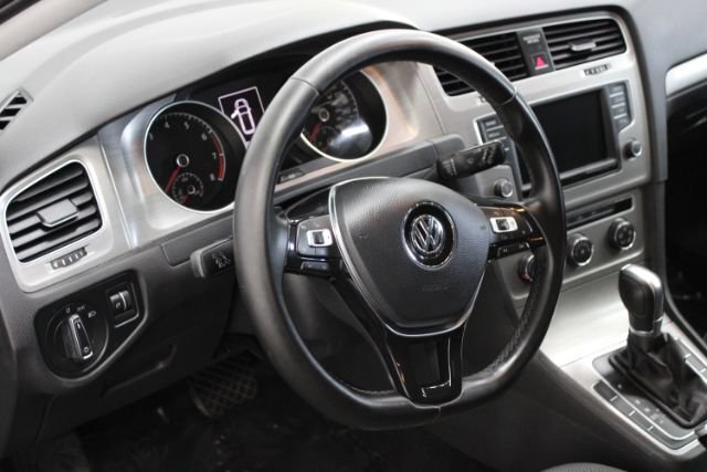Used 2017 Volkswagen Golf S FWD image 11