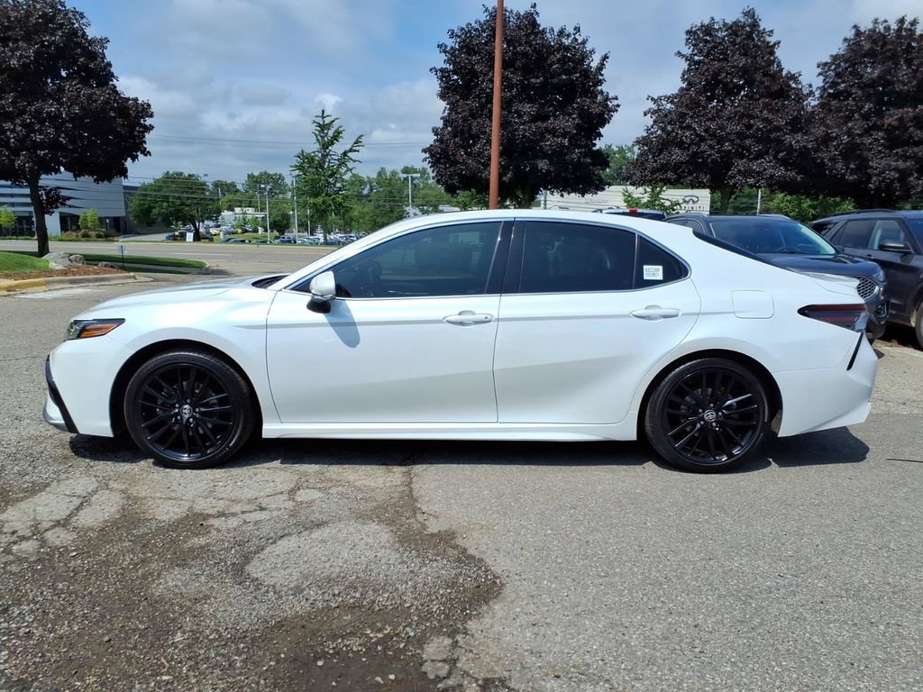Used 2022 Toyota Camry XSE w/ Navigation Package FWD image 2
