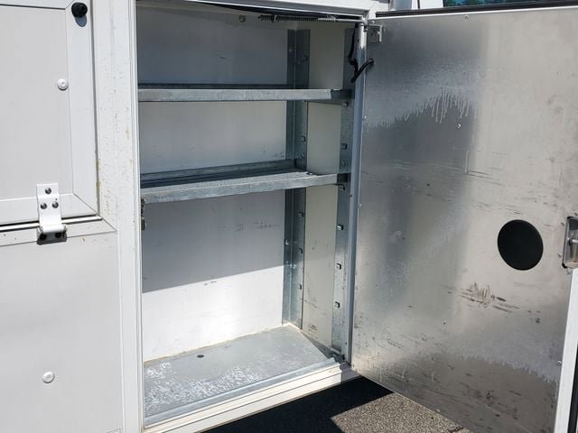Used 2017 Chevrolet Express 3500 image 9