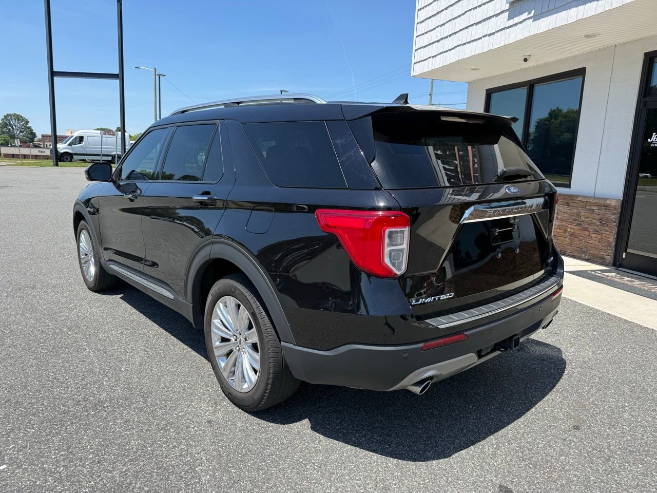 Used 2023 Ford Explorer Limited w/ Limited Technology Package AWD/4WD image 6