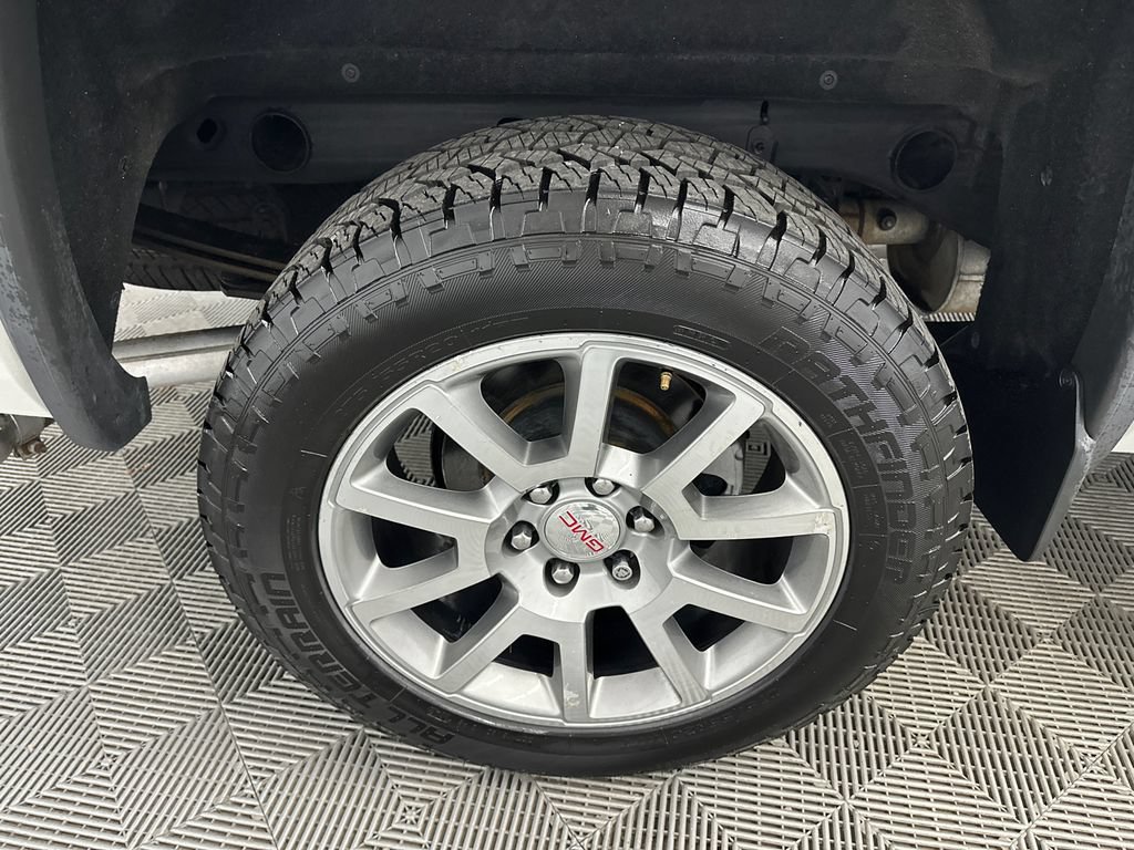 Used 2016 GMC Sierra 1500 Denali w/ Enhanced Driver Alert Package AWD/4WD image 19