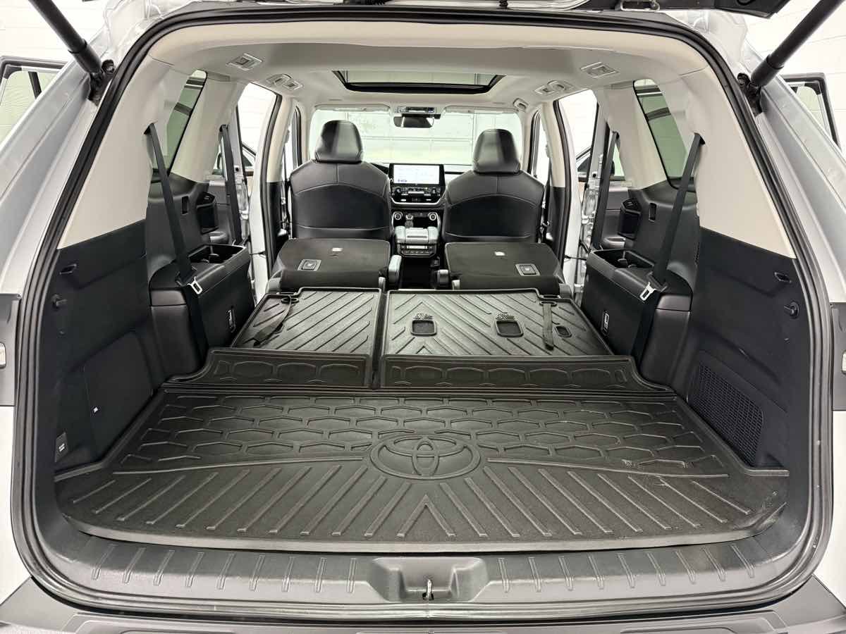 Used 2024 Toyota Grand Highlander Limited image 35