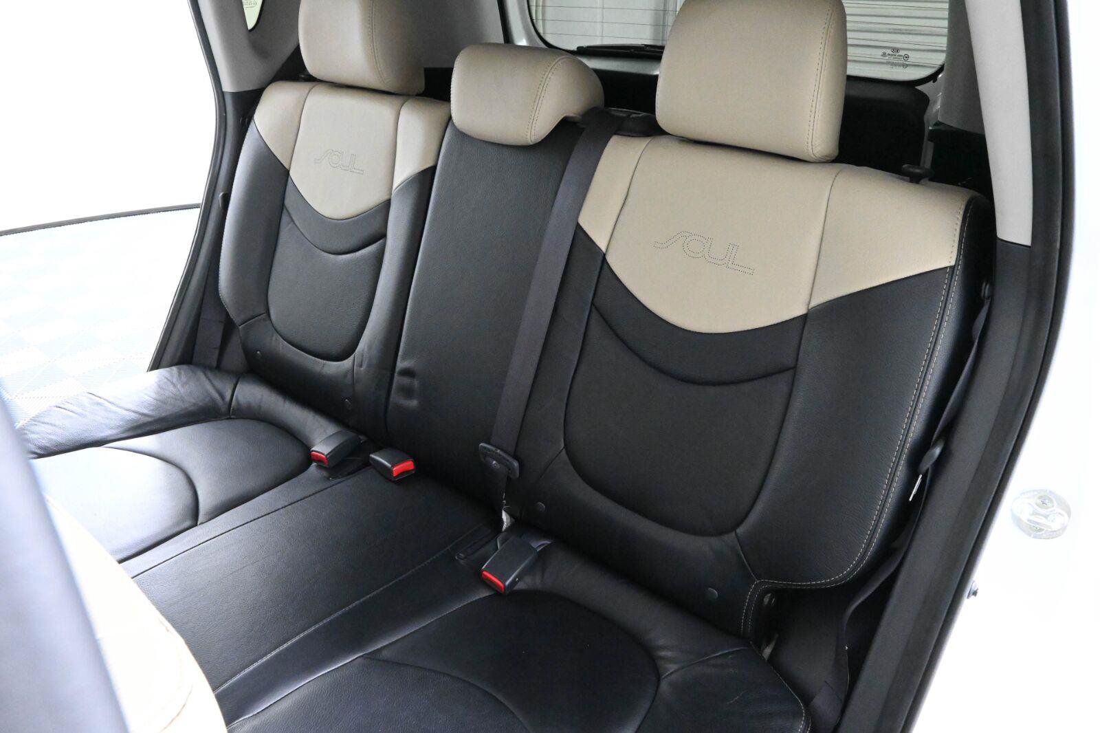 Used 2013 Kia Soul ! w/ Premium Pkg FWD image 14