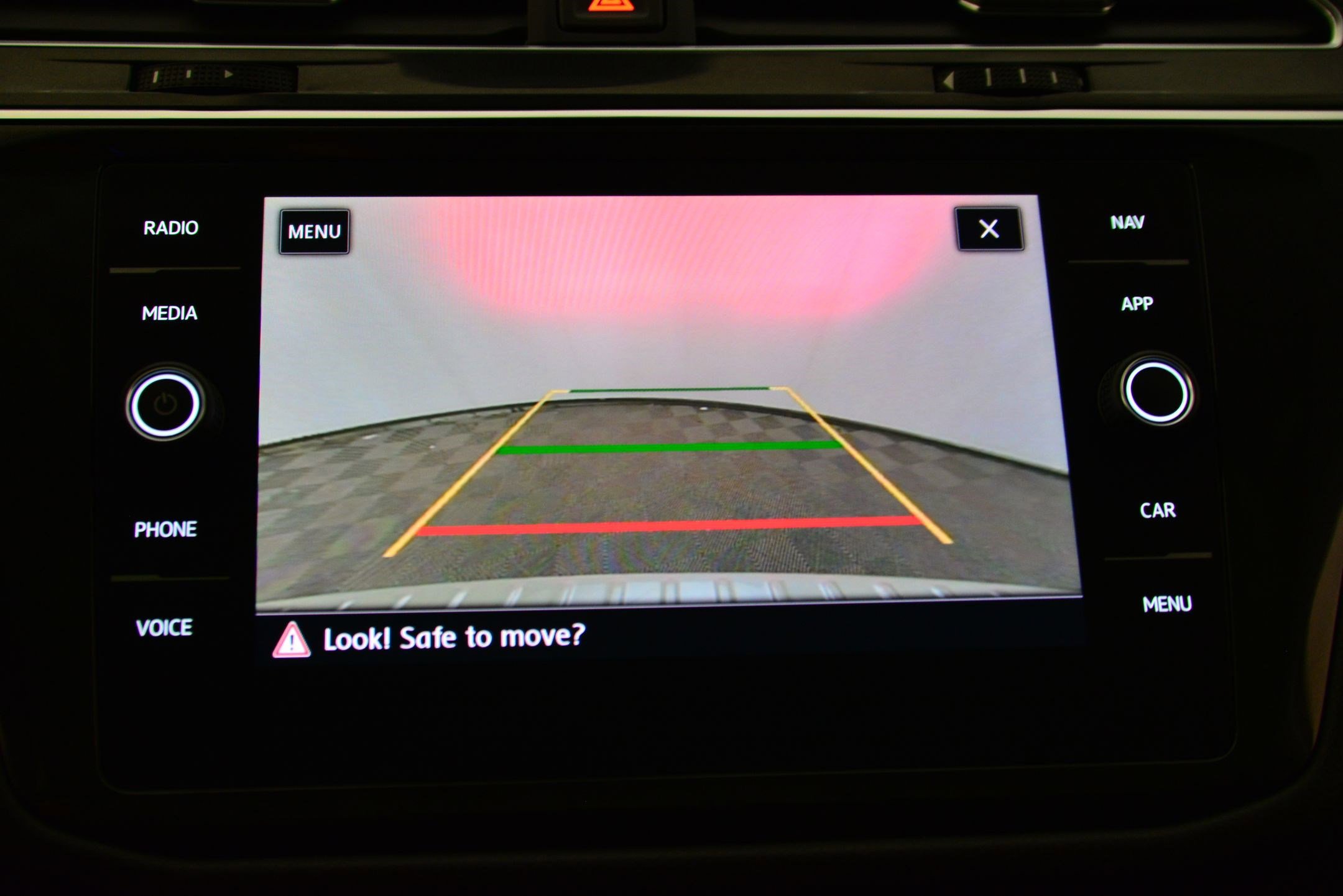 Used 2019 Volkswagen Tiguan SEL Premium image 31