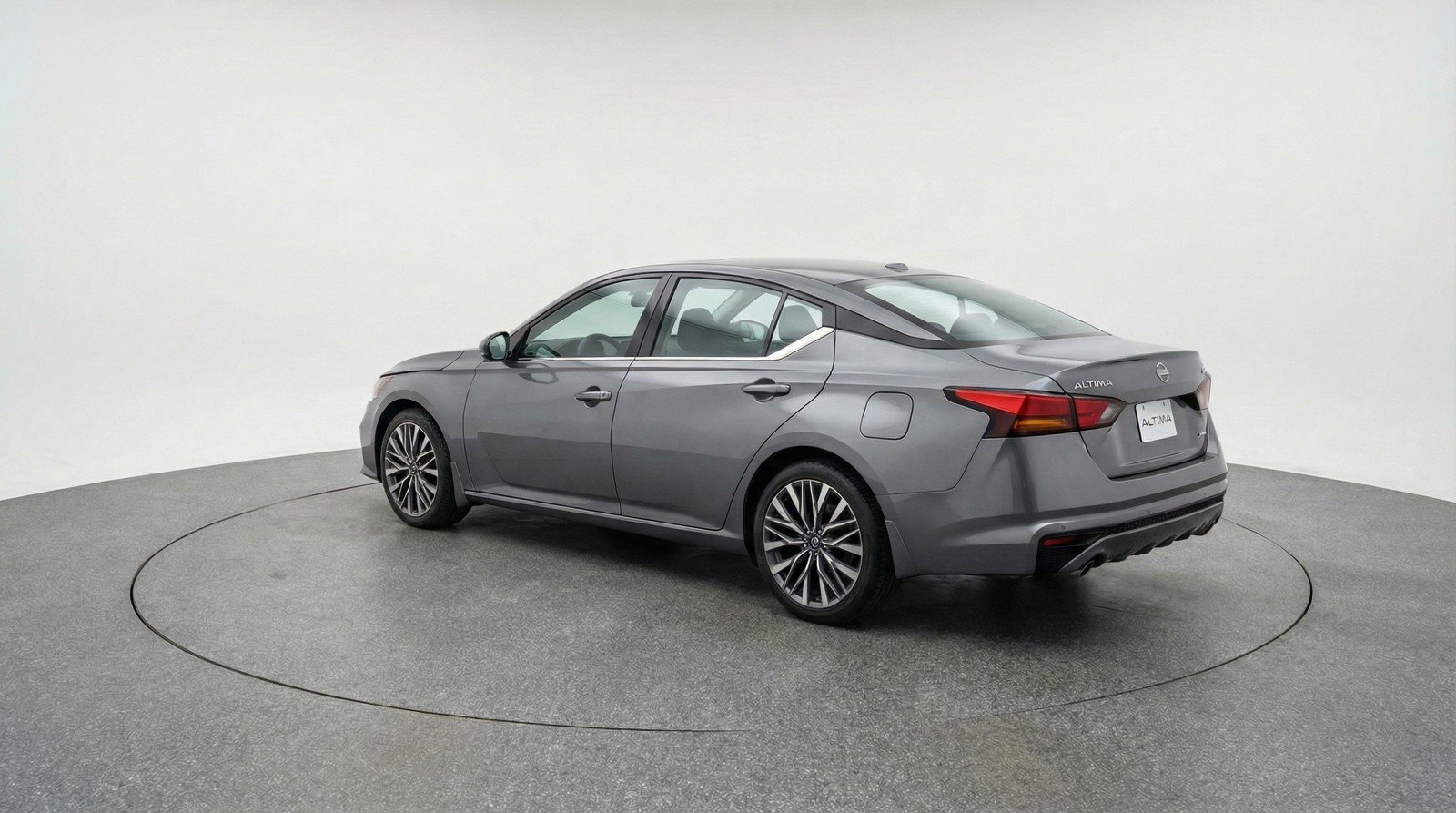 Used 2025 Nissan Altima 2.5 SV FWD image 6