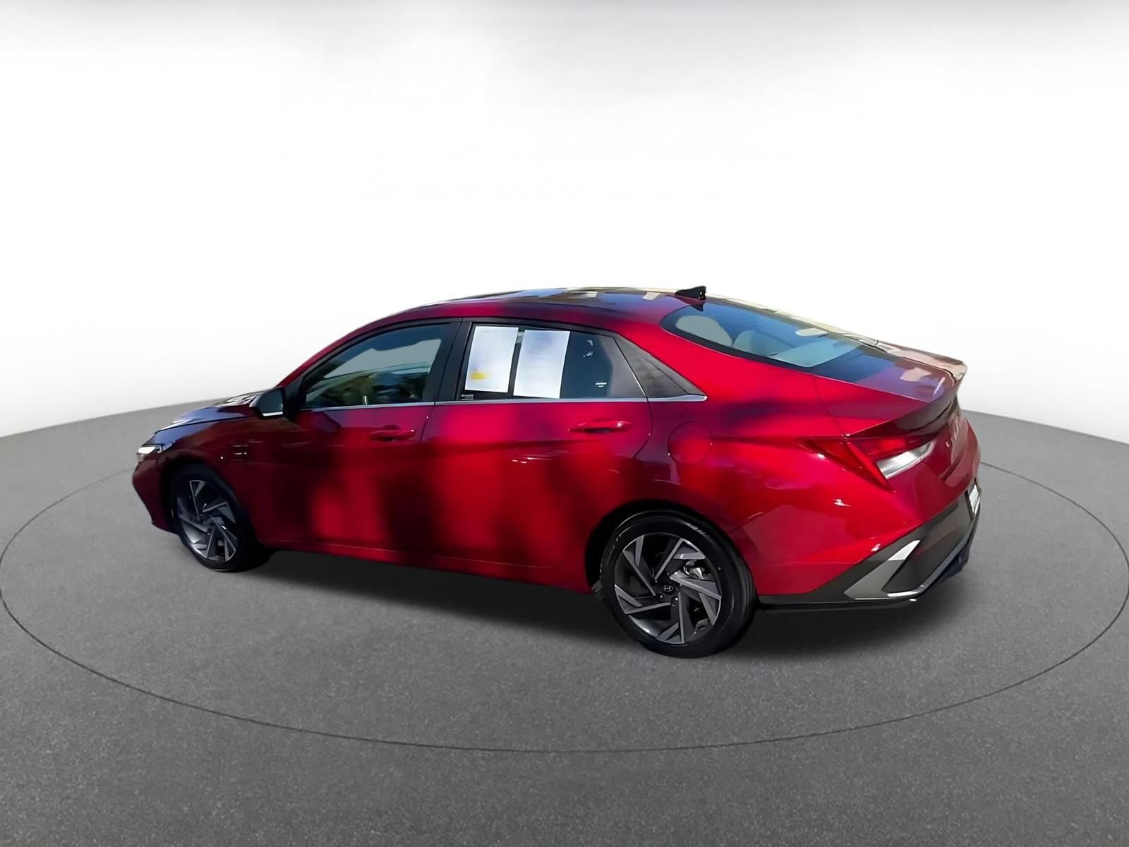 Used 2025 Hyundai Elantra SEL FWD image 9