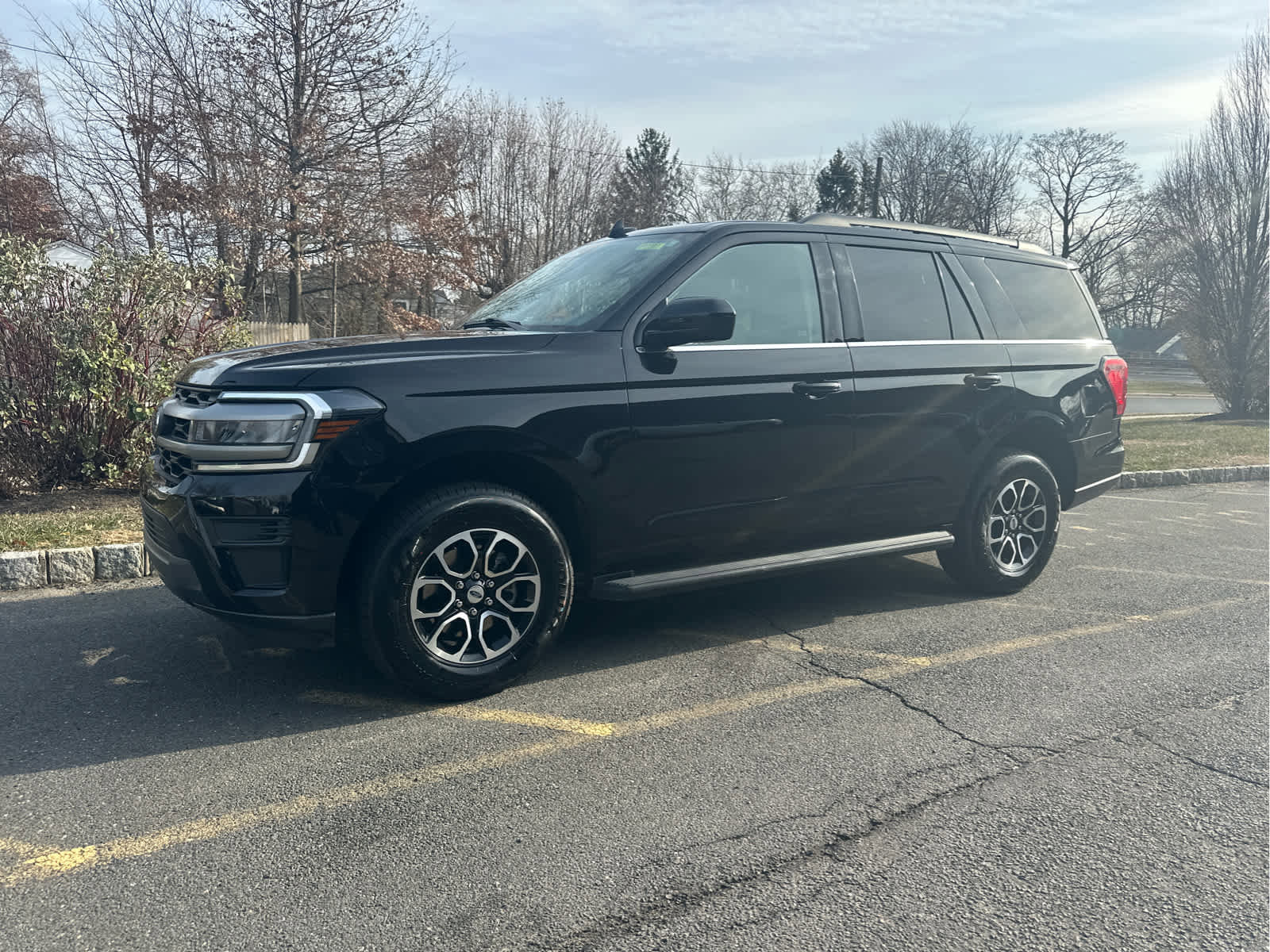 Used 2024 Ford Expedition XLT image 2