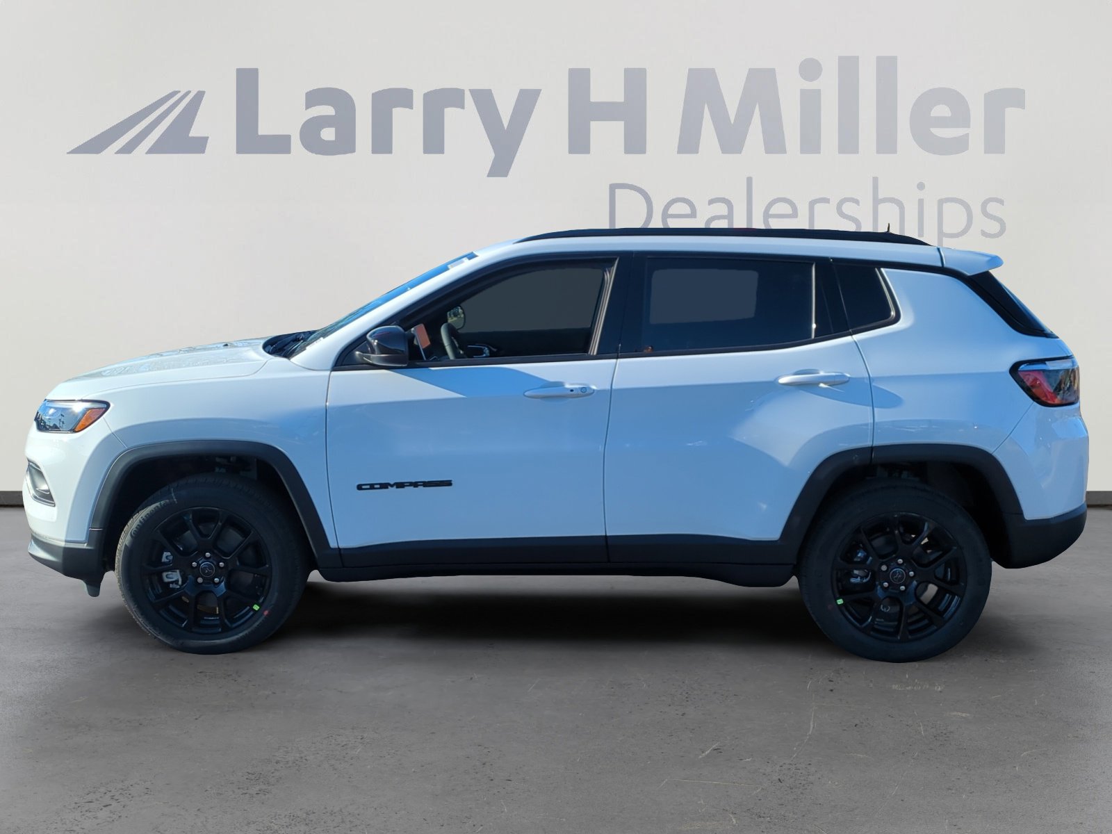 New 2026 Jeep Compass Latitude image 2
