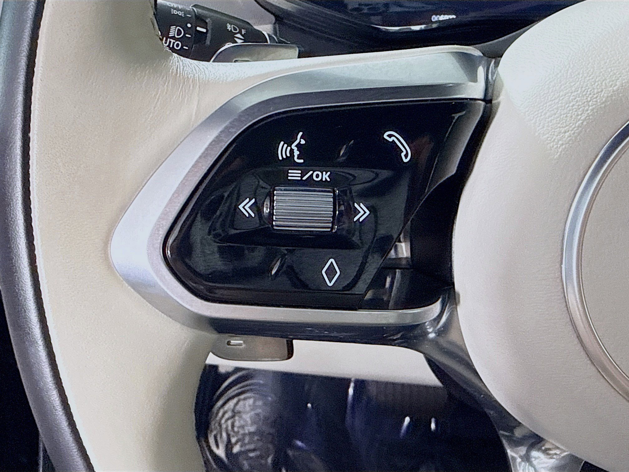 Used 2024 Jaguar F-PACE R-Dynamic S image 14