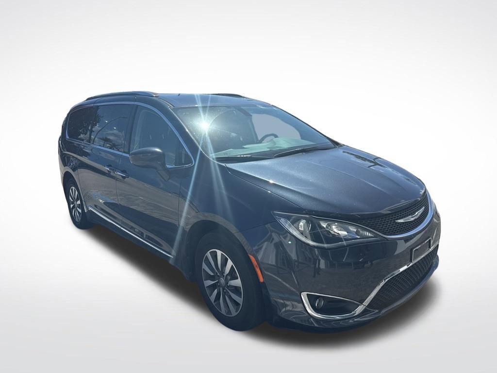 Used 2020 Chrysler Pacifica Touring-L Plus image 2