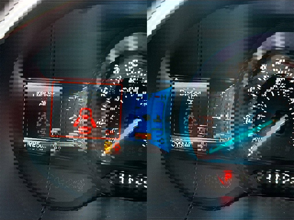 Used 2018 Ford Edge Titanium w/ Technology Package image 3