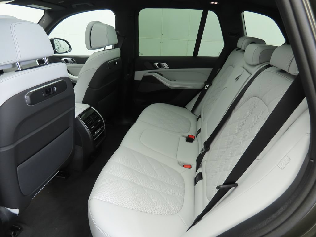 Used 2026 BMW X5 xDrive40i w/ M Sport Package AWD/4WD image 23