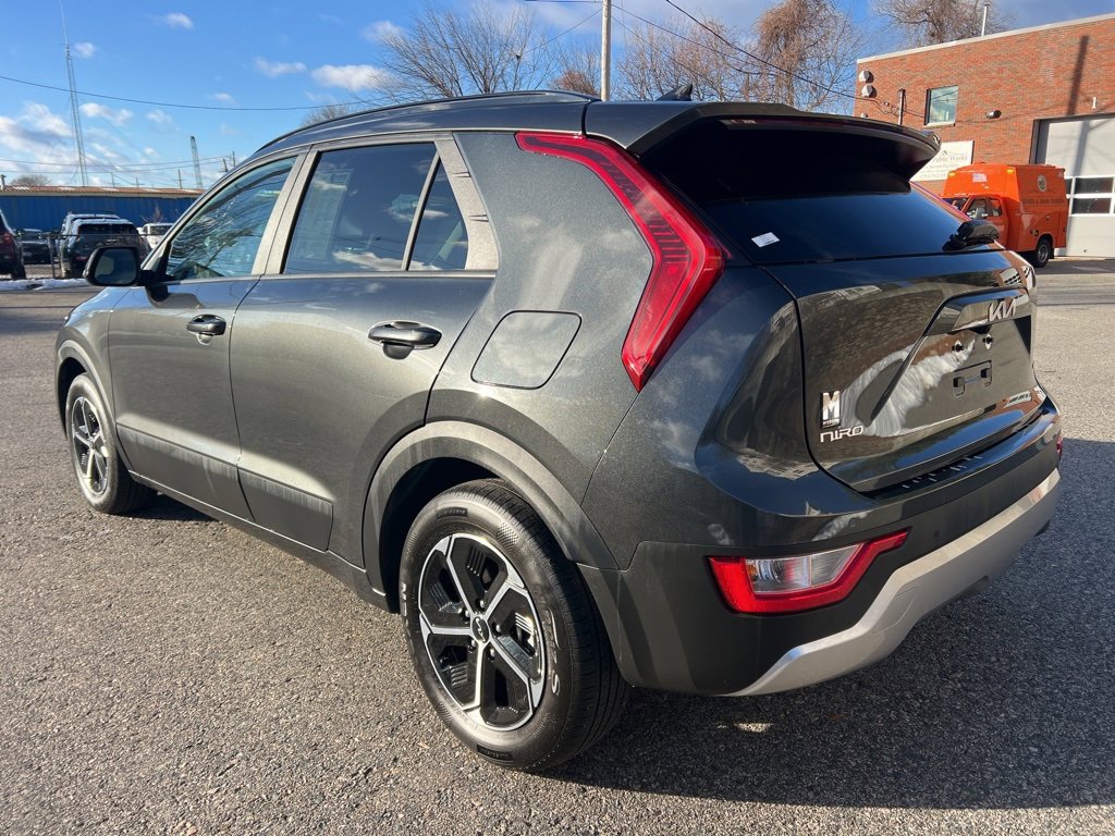 Certified 2024 Kia Niro EX image 3