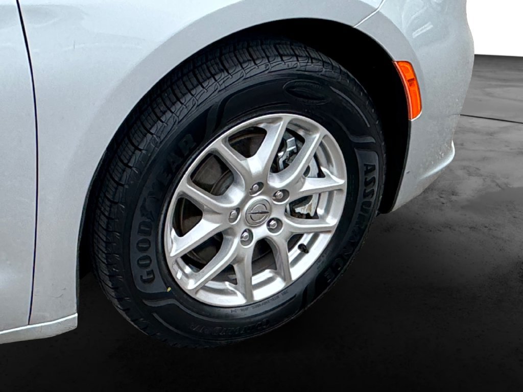 Used 2024 Chrysler Pacifica Touring-L FWD image 12