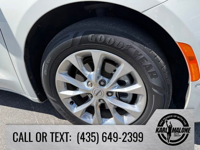 Used 2021 Chrysler Pacifica Touring-L w/ Premium & Safety Sphere Group FWD image 9