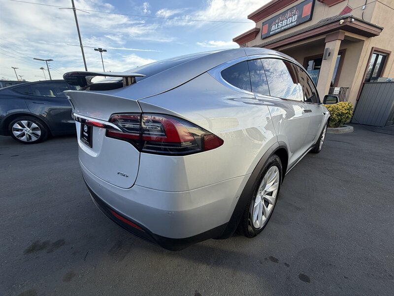Used 2017 Tesla Model X 75D AWD/4WD image 4