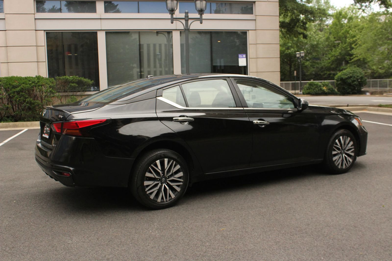 Used 2024 Nissan Altima 2.5 SV AWD/4WD image 7