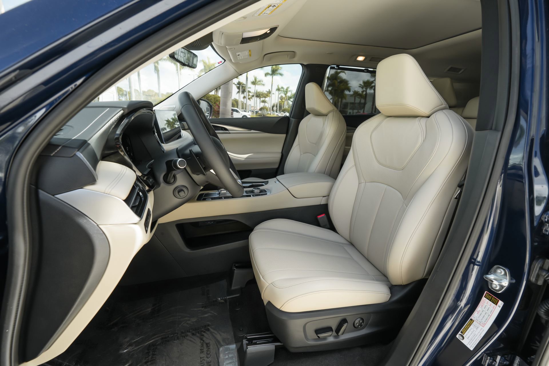 Used 2025 INFINITI QX60 Luxe w/ Vision Package image 6
