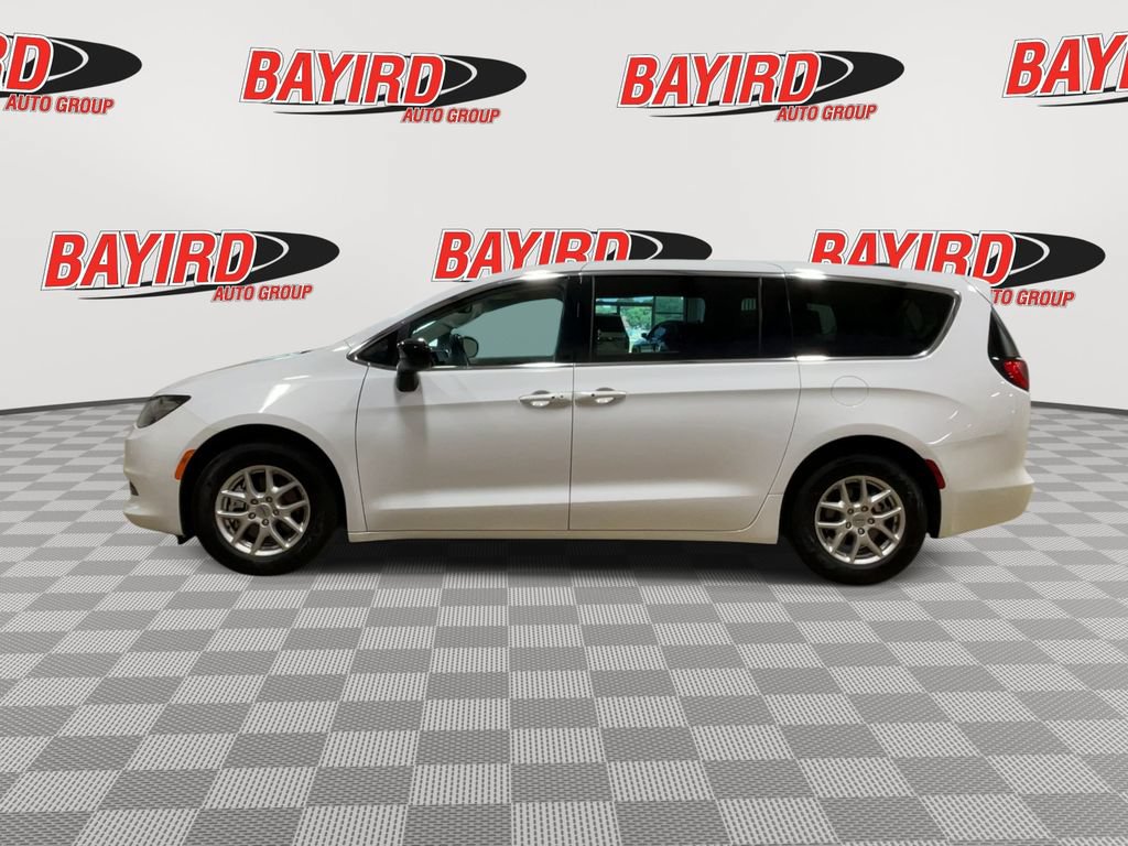 Used 2024 Chrysler Voyager LX FWD image 5