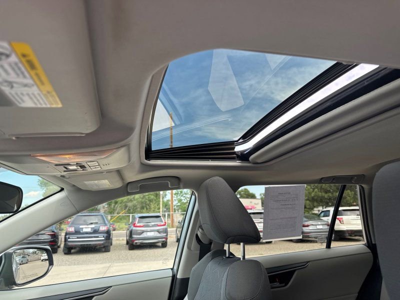 Used 2020 Toyota RAV4 XLE image 18