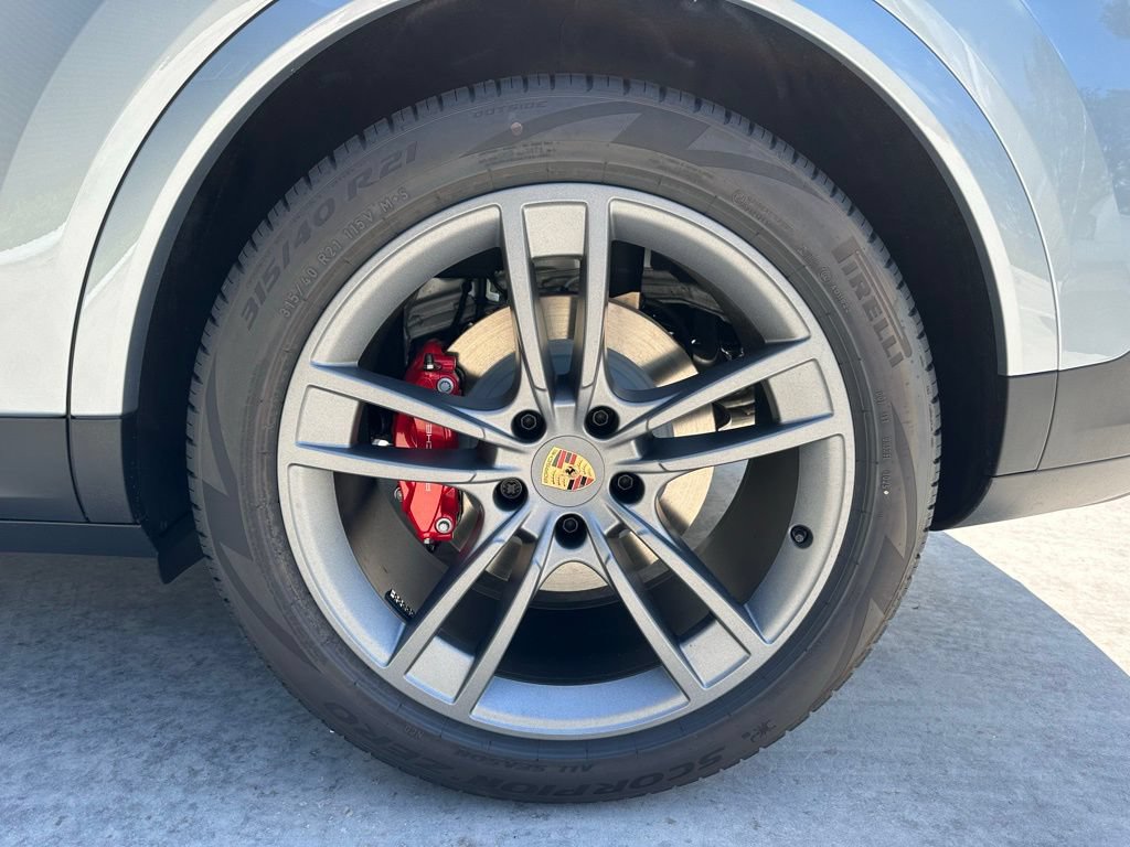 Certified 2025 Porsche Cayenne S AWD/4WD image 41