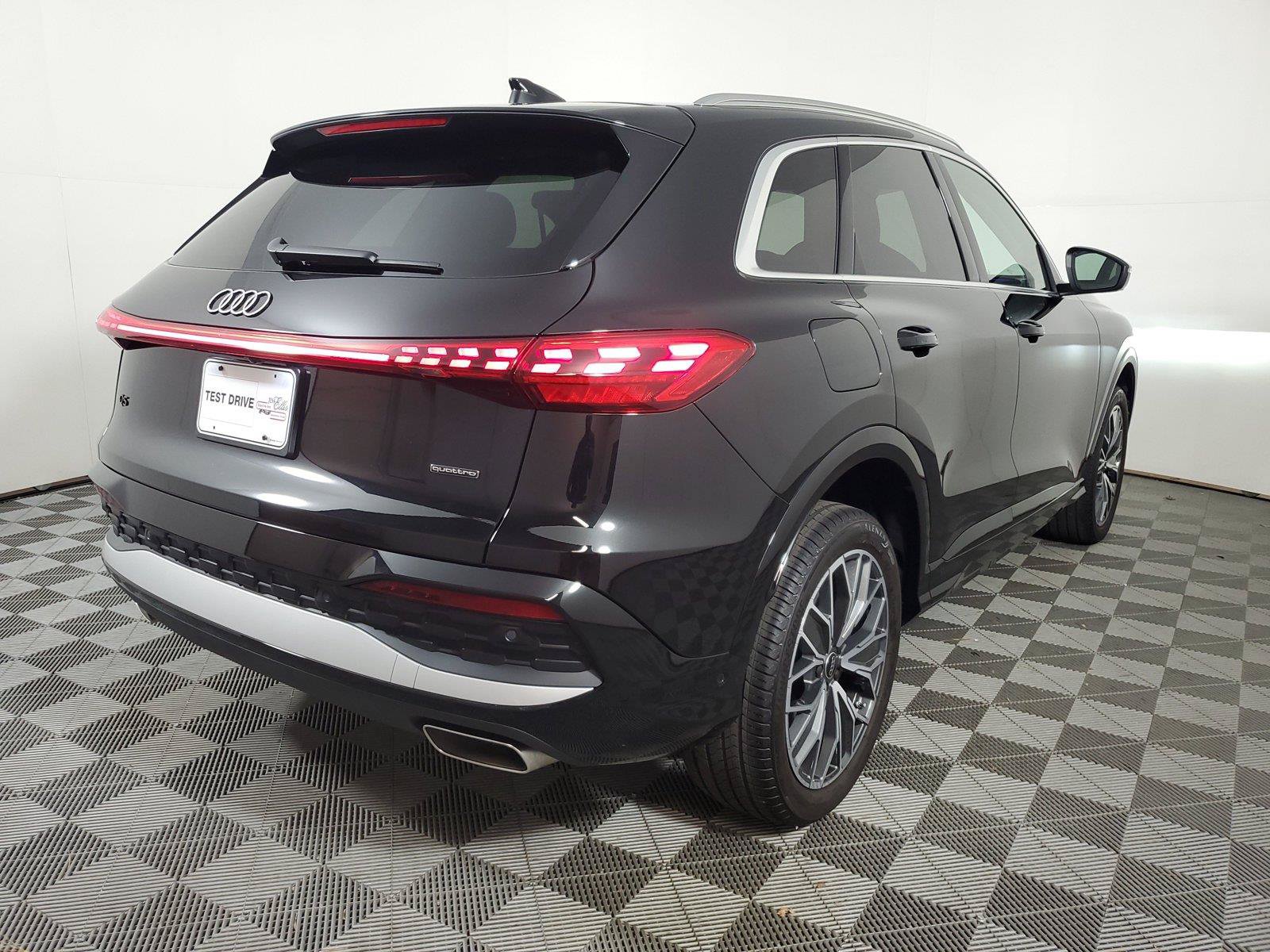 Used 2025 Audi Q5 Premium Plus AWD/4WD image 6