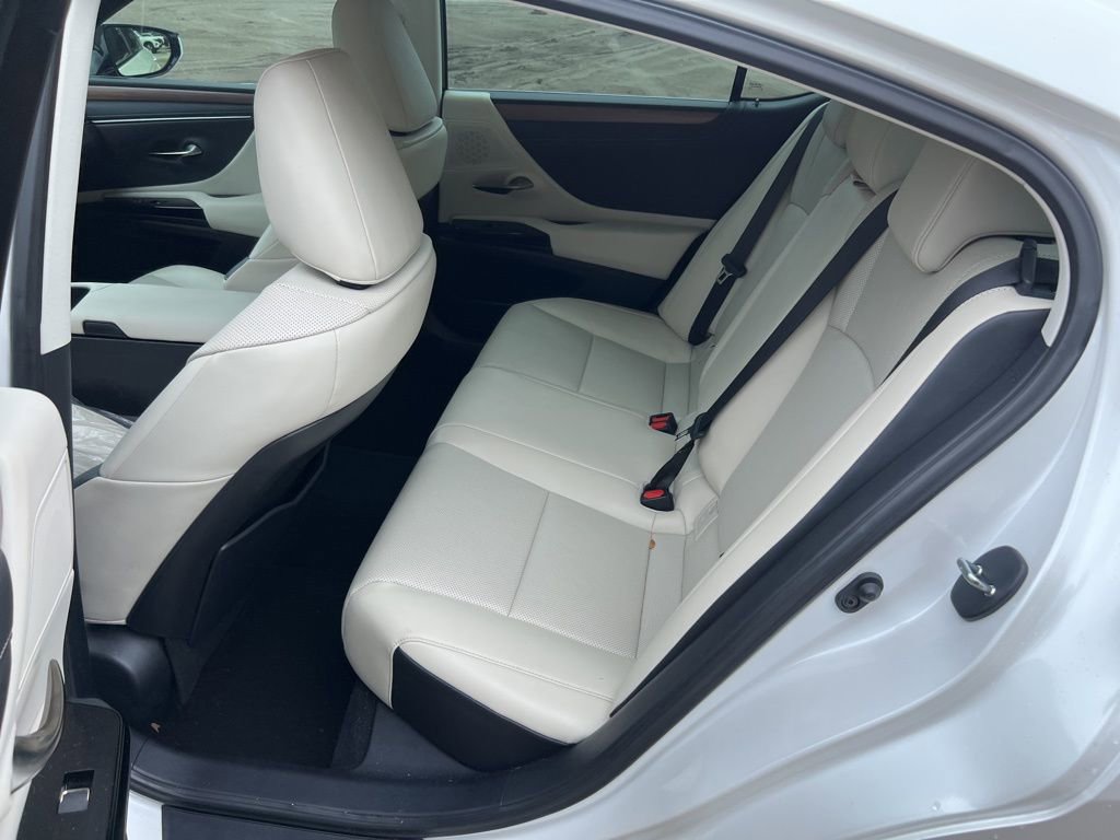 Used 2024 Lexus ES 350 w/ Premium Package image 10
