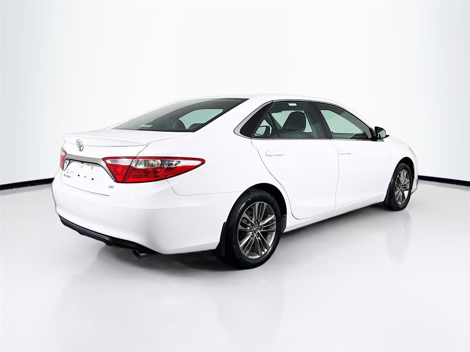 Used 2016 Toyota Camry SE FWD image 7