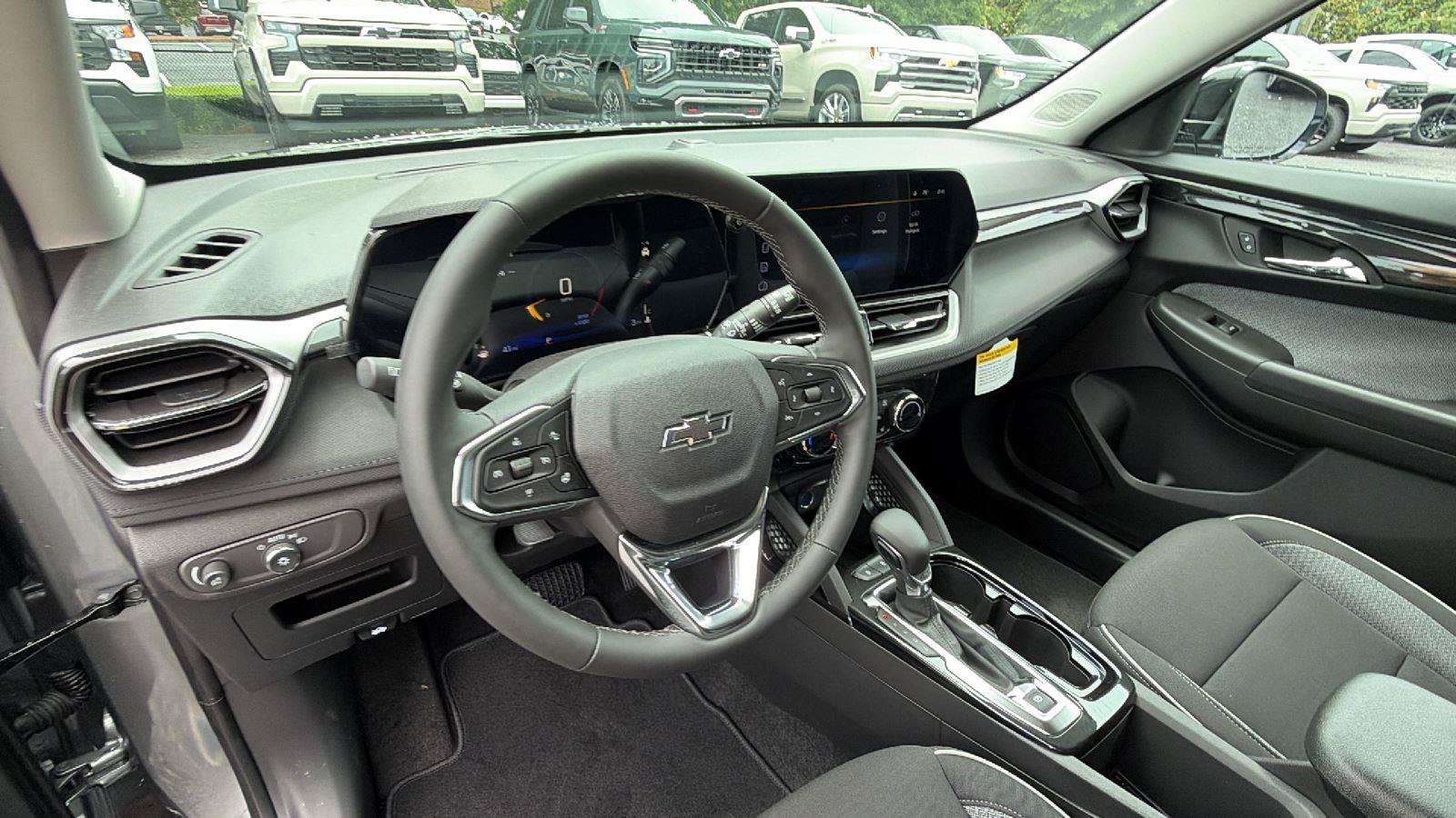 New 2026 Chevrolet TrailBlazer LT w/ Midnight Edition FWD image 4