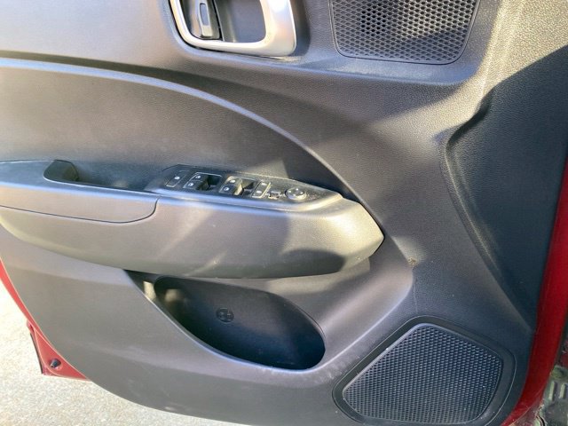 Used 2026 Hyundai Venue SE FWD image 25